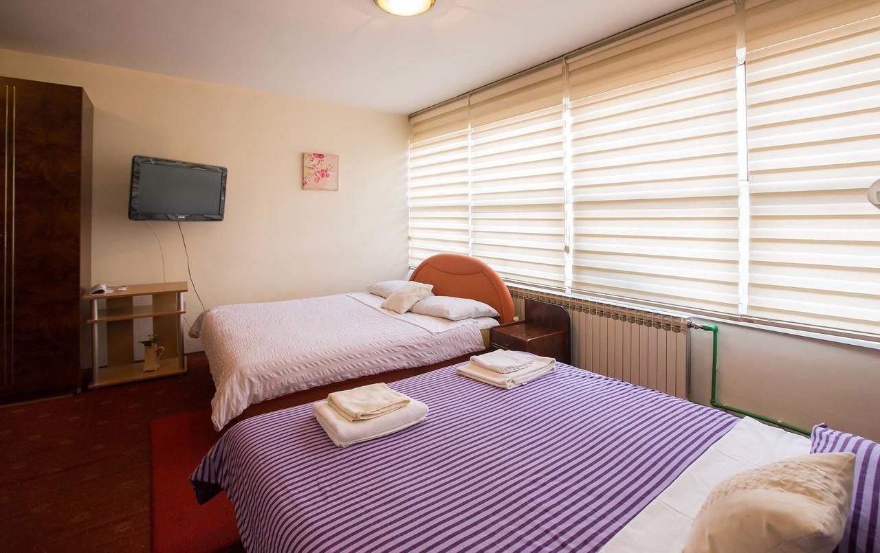 Jet Star Motel Zivinice Buitenkant foto