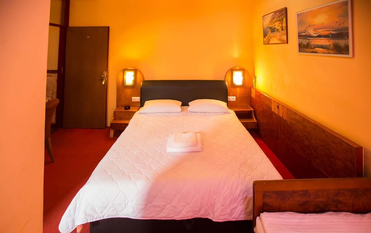 Jet Star Motel Zivinice Buitenkant foto