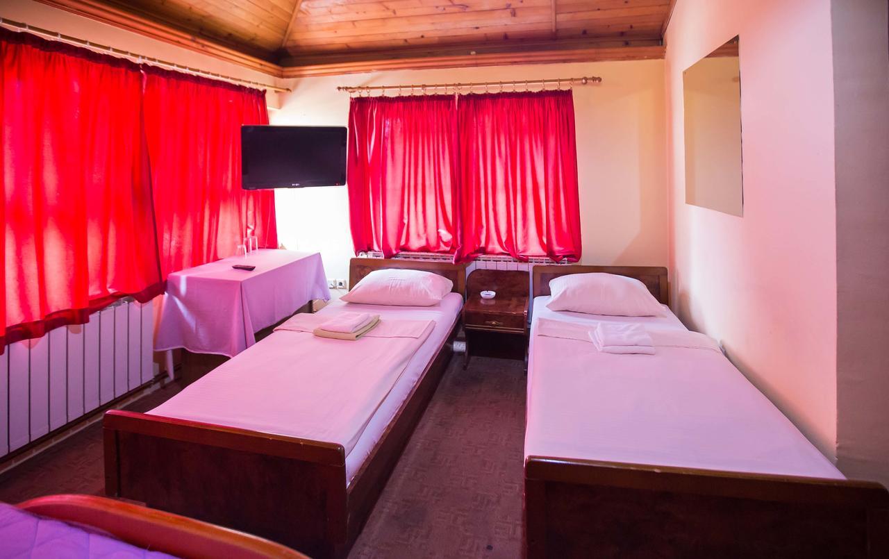 Jet Star Motel Zivinice Buitenkant foto